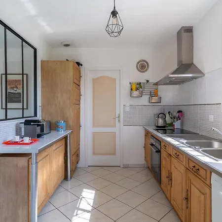 Maison A Avec Jardin Et Piscine Privee Pour 6 Personnes - Fr-1-50-95 펜션
