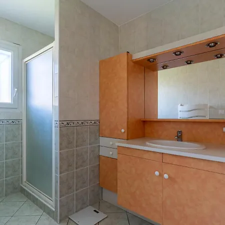 Maison A Avec Jardin Et Piscine Privee Pour 6 Personnes - Fr-1-50-95