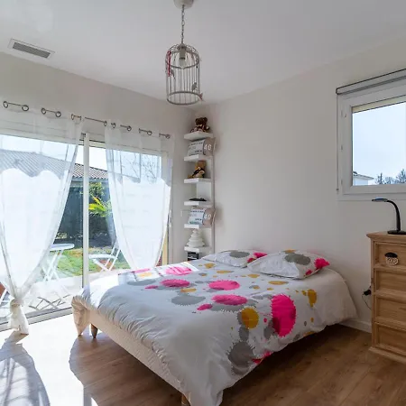 Maison A Avec Jardin Et Piscine Privee Pour 6 Personnes - Fr-1-50-95 *