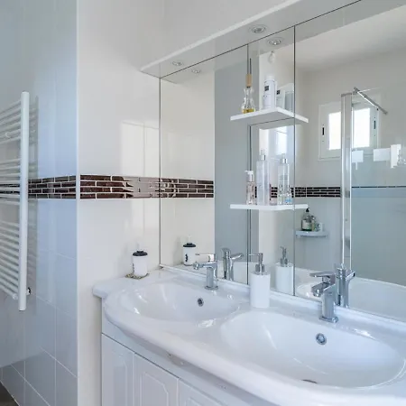 Maison A Avec Jardin Et Piscine Privee Pour 6 Personnes - Fr-1-50-95 *