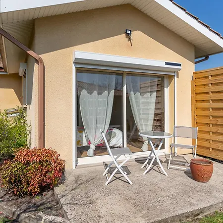 Maison A Avec Jardin Et Piscine Privee Pour 6 Personnes - Fr-1-50-95 펜션 *