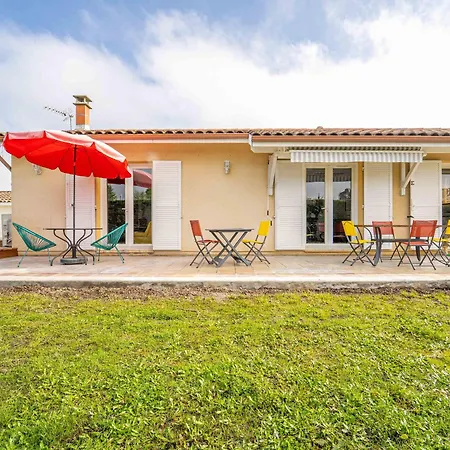Maison A Avec Jardin Et Piscine Privee Pour 6 Personnes - Fr-1-50-95 펜션