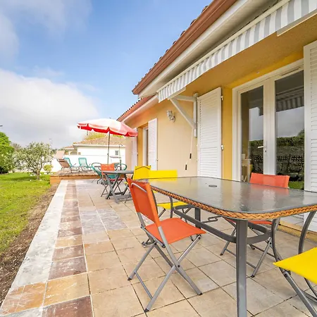 Maison A Avec Jardin Et Piscine Privee Pour 6 Personnes - Fr-1-50-95 펜션